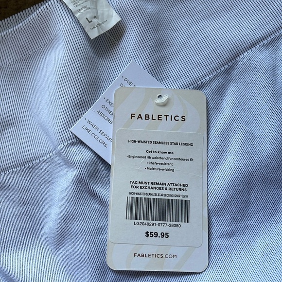 Fabletics SET High-Waisted Seamless Star Capri & Star Seamless Bra - Picture 5 of 8